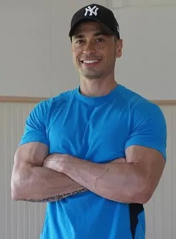 Rafael Nybergh-Torres, a professional masseur and mobility trainer in his Raseborg studio.
